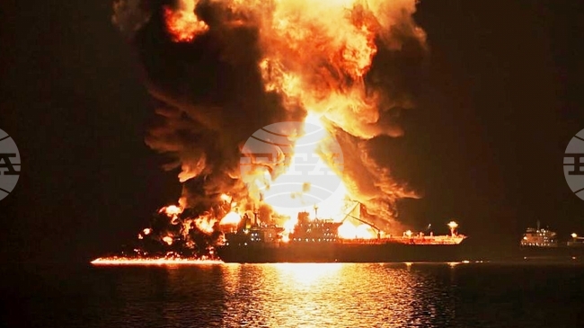 Повече от 50 членове на екипажа са спасени след иранска атака срещу петролни танкери край бреговете на Ирак, съобщиха местните власти