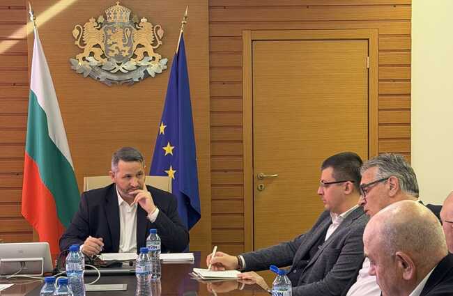 Министър Иван Христанов обсъди предизвикателствата пред сектора на маслодайните култури с представители на бранша