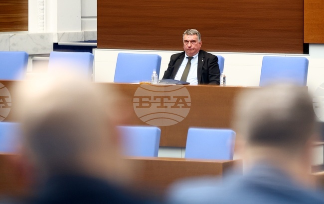 Започната е обществена поръчка за обезпечаване на плановите ремонти на блоковете на АЕЦ "Козлодуй" през 2026 г., каза директорът ѝ Иван Андреев