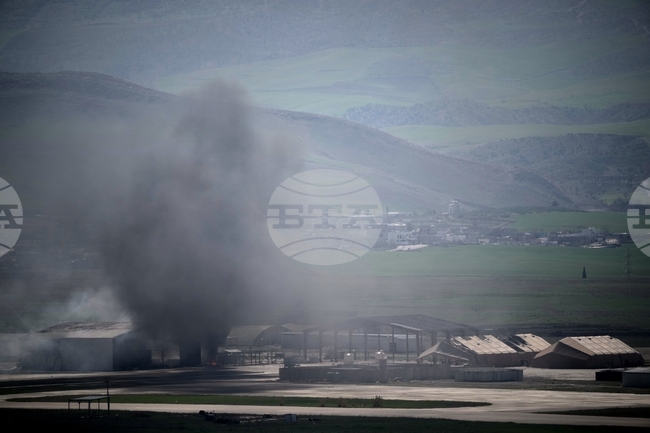 Проиранска иракска въоръжена фракция изстреля ракети срещу военна база в Сирия, съобщиха неправителствена организация и сирийската армия