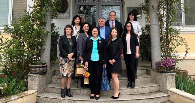 Община Ловеч: Посланикът на Кралство Мароко в България посети Езиковата гимназия в Ловеч