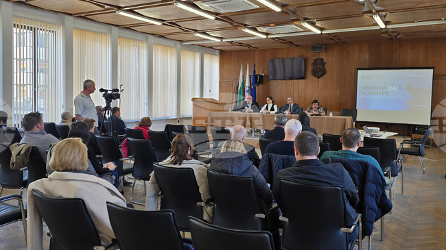 Експортът и интернационализацията на малките и средните предприятия са ключът към устойчив растеж на икономиката, каза Бойко Таков във Видин