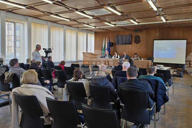 Експортът и интернационализацията на малките и средните предприятия са ключът към устойчив растеж на икономиката, каза Бойко Таков във Видин