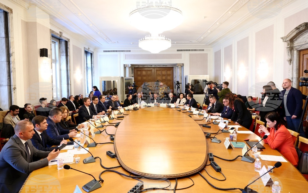 Budget and Finance Committee Adopts Decision to Address Price Shock Caused by Oil Price Spikes