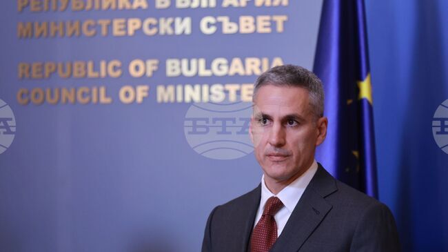 Служебният премиер ще поздрави екипа на Кризисния щаб на МВнР за евакуацията на българи от региона на Близкия изток