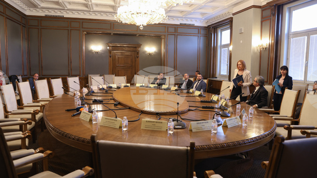 За втори път за ден комисията по външна политика не събра кворум, за да разгледа проекторешение за присъединяването към Съвета за мир