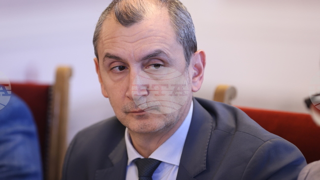 Предстои анализ на потребностите от медицински сестри от трети страни в държавните болници, каза служебният министър доц. Михаил Околийски