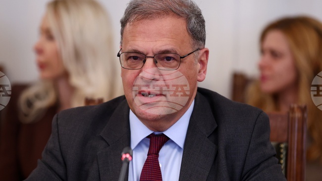 Надявам се до два-три месеца да придвижим за нормативно уреждане казуса с миризмите, посочи Юлиян Попов