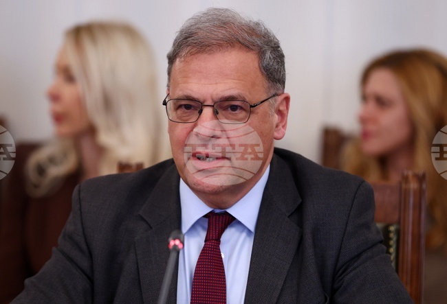 Надявам се до два-три месеца да придвижим за нормативно уреждане казуса с миризмите, посочи Юлиян Попов