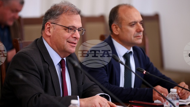 Другата седмица ще имаме среща с работната група за депозитната система, каза министър Юлиян Попов