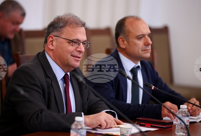 Другата седмица ще имаме среща с работната група за депозитната система, каза министър Юлиян Попов