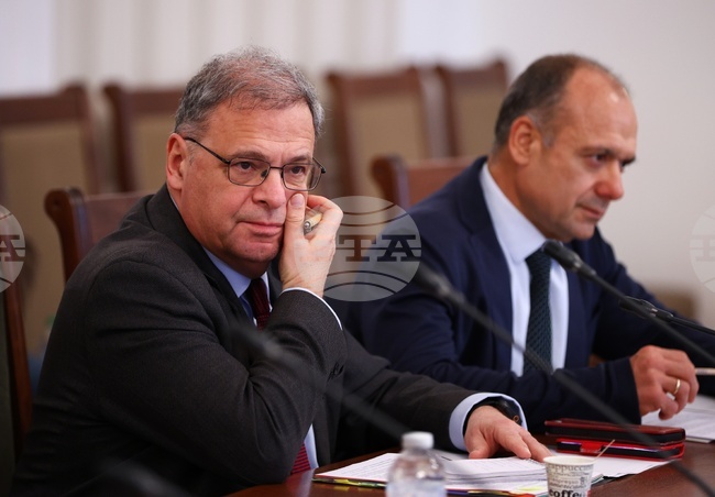 Възможността за възникване на радиоактивно замърсяване заради войната в Близкия изток не е на дневен ред, каза служебният екоминистър