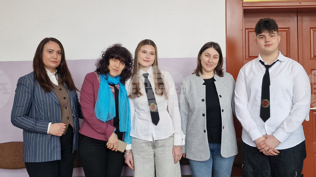 Възпитаници на ПГПЧЕ "Екзарх Йосиф" в Разград спечелиха стипендии за обучение в училища във Великобритания и САЩ