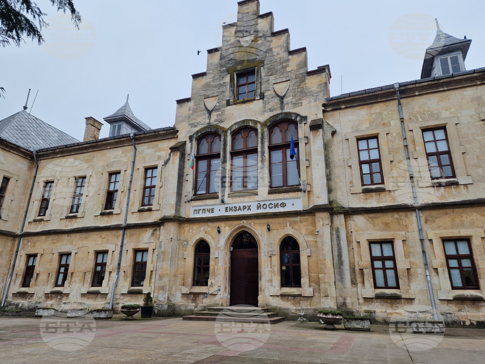 Разград - гимназия - ученици - стипендии