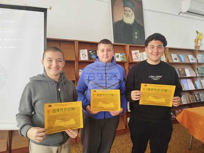 Ученици от Нови пазар участваха в интерактивна викторина по повод Световния ден на поезията