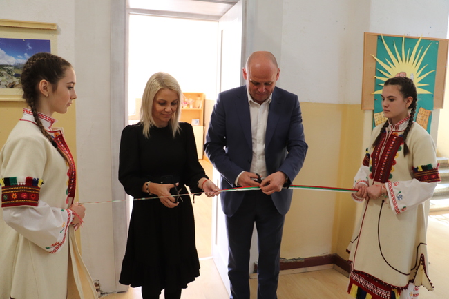 В Добринище бяха открити нова класна стая и дигитален клуб