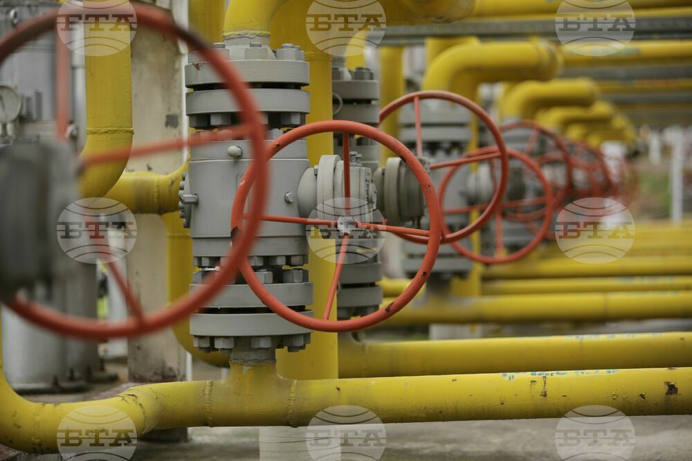 Газовите хранилища в ЕС са 95 на сто пълни и това надхвърля поставената цел, съобщи ЕК