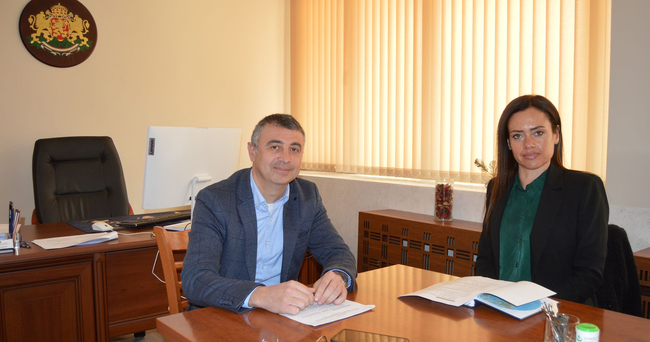 Областният управител Здравко Тодоров се срещна в своя кабинет с Ивана Калчева, директор на Пътно управление-Кърджали