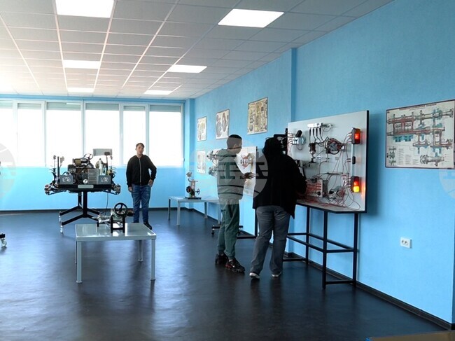 Нов кабинет помага на учениците от гимназията по селско и горско стопанство в Кърджали да се обучават в близка до реалната среда