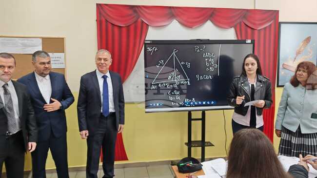 Ученици от Русе представиха иновативни бизнес идеи пред служебния образователен министър проф. Сергей Игнатов