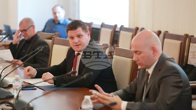 Изпълняващият длъжността кмет на Тараклия Марта Кеменчеджи и председателят на Районния съвет Лазар Дерменжи говориха пред Комисията за българите в чужбина