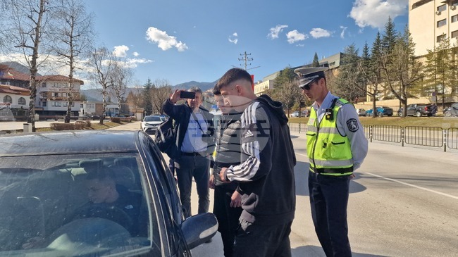 Ученици пресъздадоха пътно нарушение и участваха в симулативен съдебен процес в Смолян