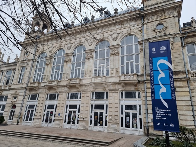 Вече 65 години "Мартенски музикални дни" в Русе е територия за срещи на различни генерации елитни музиканти, каза Ива Чавдарова