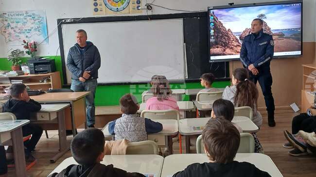 Служители на полицията изнесоха превантивна беседа на ученици от търговищкото село Лиляк