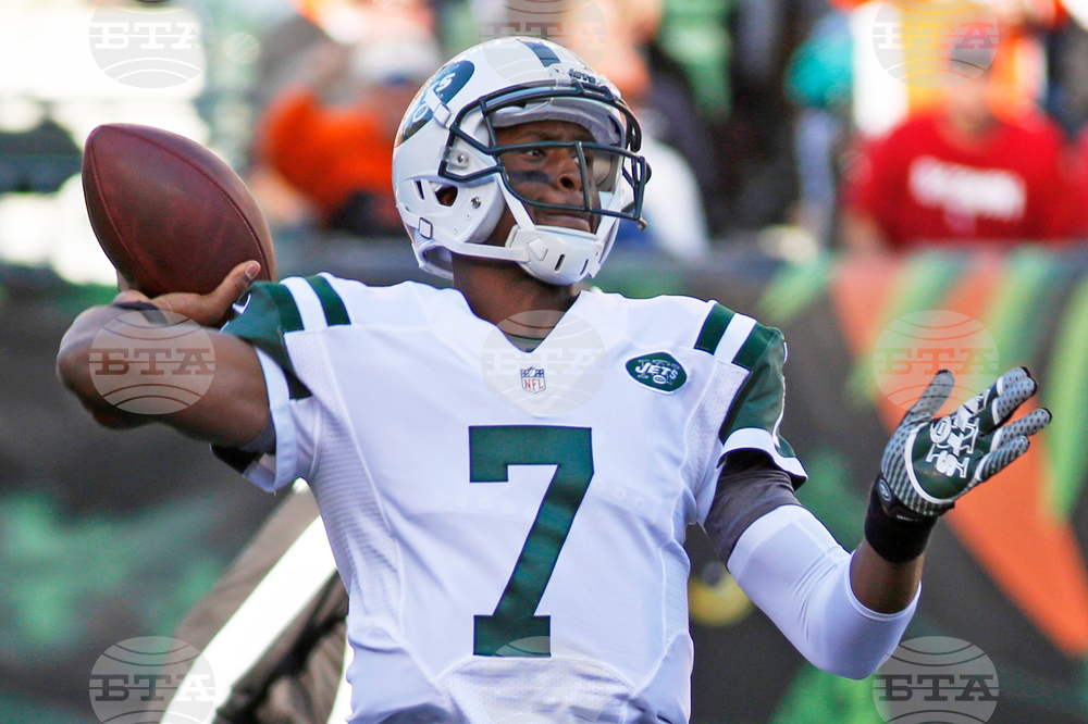 Jets Geno Smith Returns Football