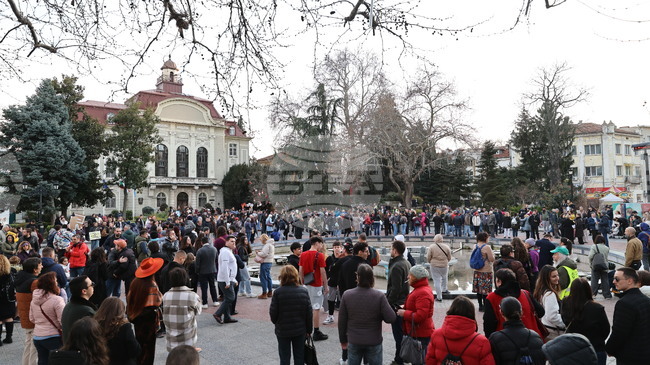 Пловдивчани излязоха на протест пред сградата на общината с искания за по-добър градски транспорт