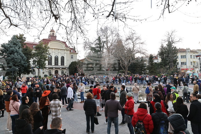Пловдивчани излязоха на протест пред сградата на общината с искания за по-добър градски транспорт