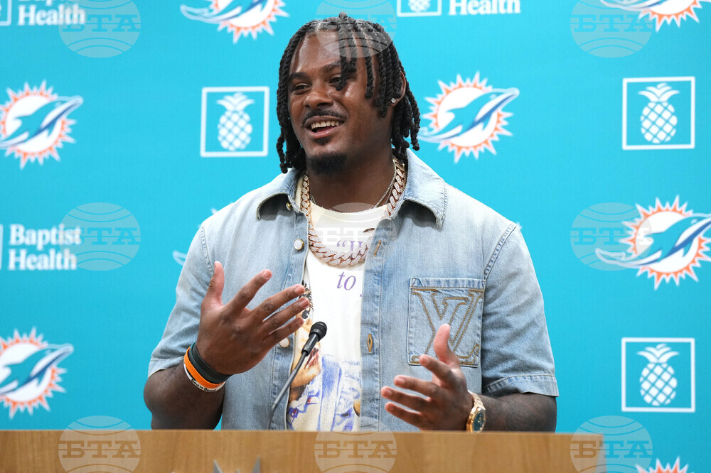 Dolphins Willis Football