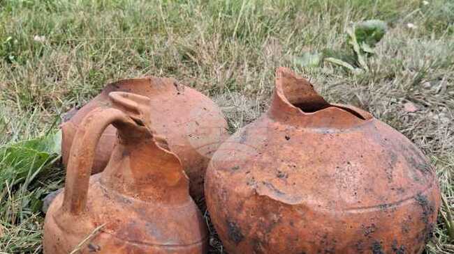 Аджерпрес: Бронзов съд, керамични съдове с надписи и римска цистерна са открити в двора на крепостта „Калугарени“ в Румъния