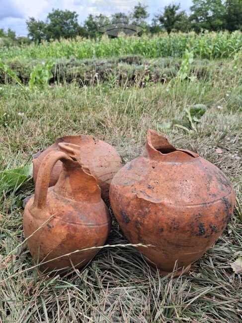 Аджерпрес: Бронзов съд, керамични съдове с надписи и римска цистерна са открити в двора на крепостта „Калугарени“ в Румъния