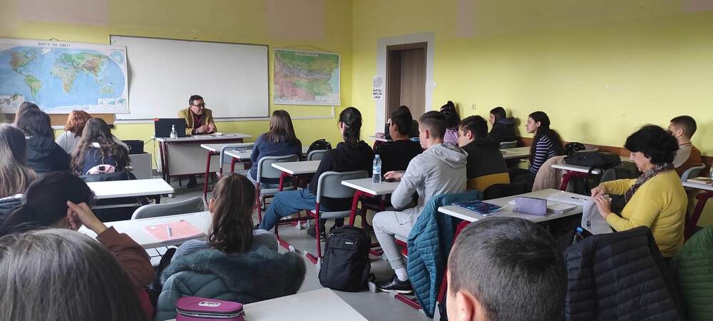 Административният секретар и ПР-ът на Окръжен съд – Търговище говориха за професията на съдебния служител пред десетокласници