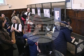 Изложба „Първите жени в Софийския университет“ - представяне