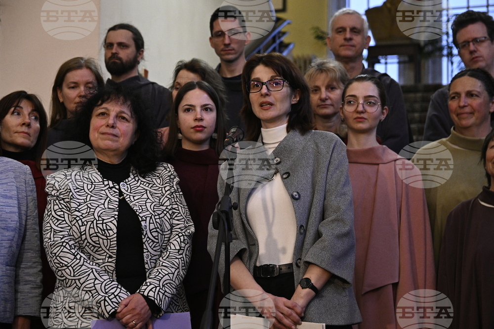 Изложба „Първите жени в Софийския университет“ - представяне