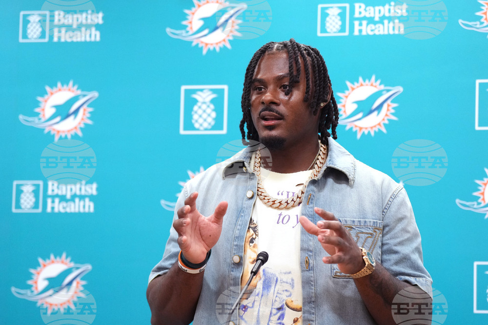 Dolphins Willis Football
