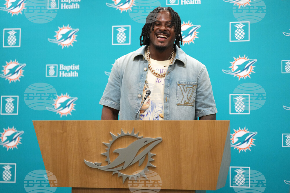 Dolphins Willis Football