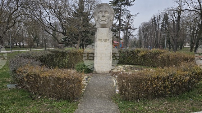 „Жива памет – дървета на Бешков" е първата инициатива за отбелязването на 125 години от рождението на Илия Бешков в Долни Дъбник