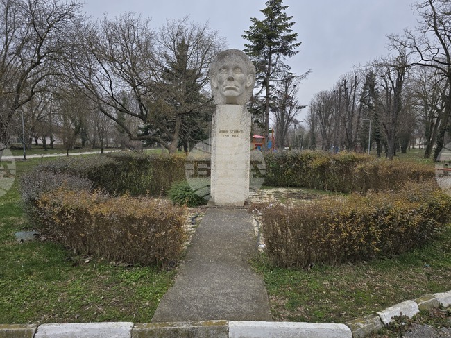 „Жива памет – дървета на Бешков" е първата инициатива за отбелязването на 125 години от рождението на Илия Бешков в Долни Дъбник