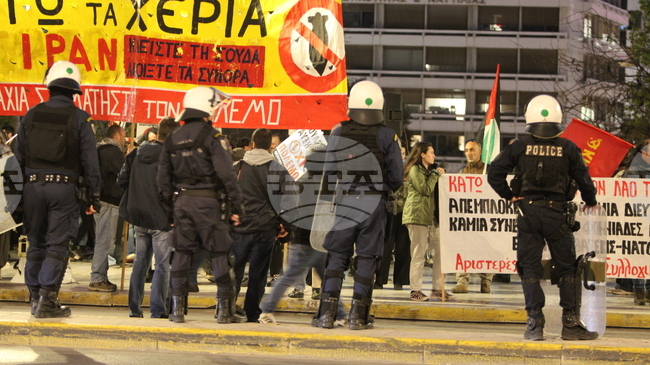 Антивоенно протестно шествие се проведе тази вечер в гръцката столица Атина 