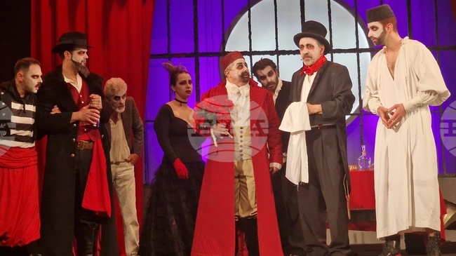 Премиерата на „Последният балкански вампир“ разсмя и накара публиката в Разград да се замисли за „вампира“ в човека