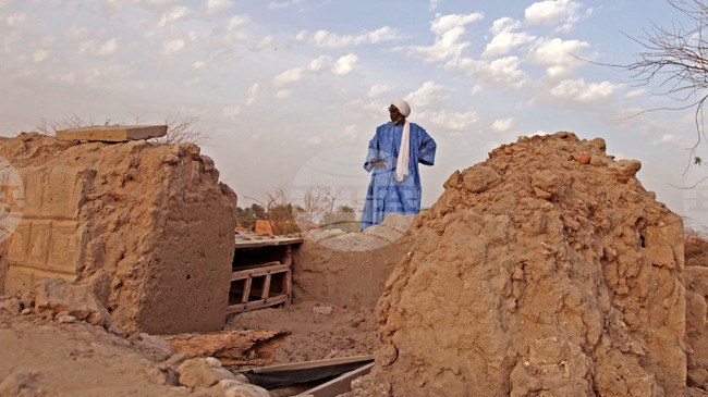 На 14 март 2014 г. започва реконструкция на древни гробници в малийския град Тимбукту, разрушени от джихадисти
