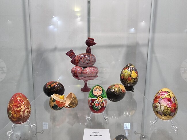 Ямбол - изложба "Целият свят в едно яйце"