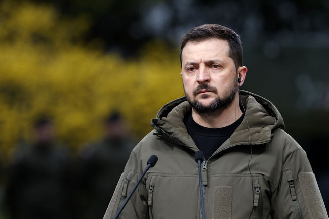 "Файненшъл таймс": Украйна е готова да разговаря с Русия относно Крим, ако контраофанзивата има успех