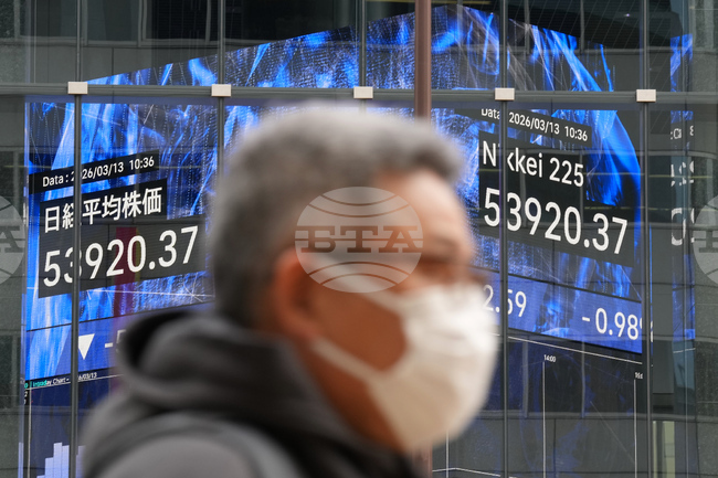 Азиатските борсови индекси не намериха единна посока, след като Уолстрийт записа седмична загуба в петък