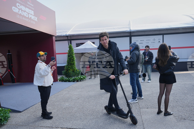 Тото Волф увери, че между Кими Антонели и Джордж Ръсел няма да има повторение на враждебните отношения между Люис Хамилтън и Нико Розберг