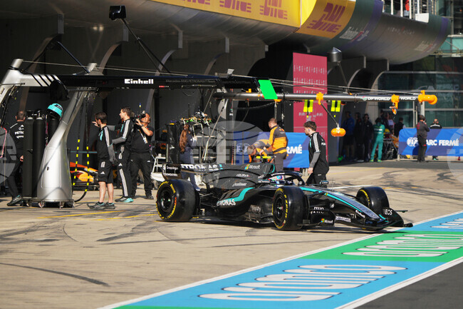 Ръсел спечели квалификациите за спринта в Китай, докато доминацията на Мерцедес продължава