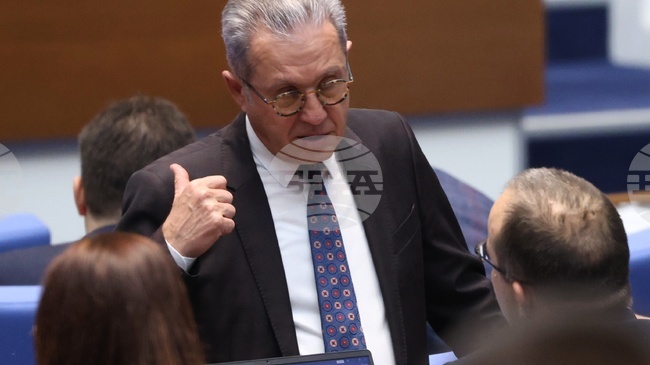 Парламентът възложи на Министерския съвет да предприеме мерки срещу ценовия шок от поскъпването на суровия петрол и природния газ